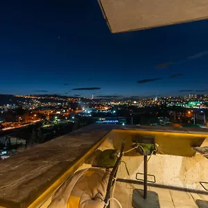 Апартаменты Cozy With A Beautiful View Of Old Town, Тбилиси